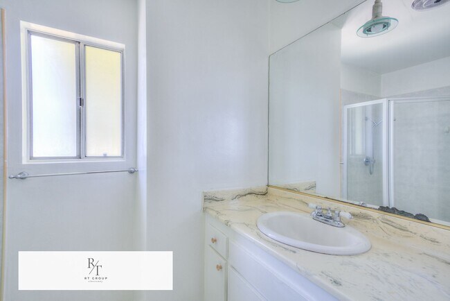 Building Photo - Spacious 2-Bedroom, 2-Bathroom Unit in Prime Monterey Park