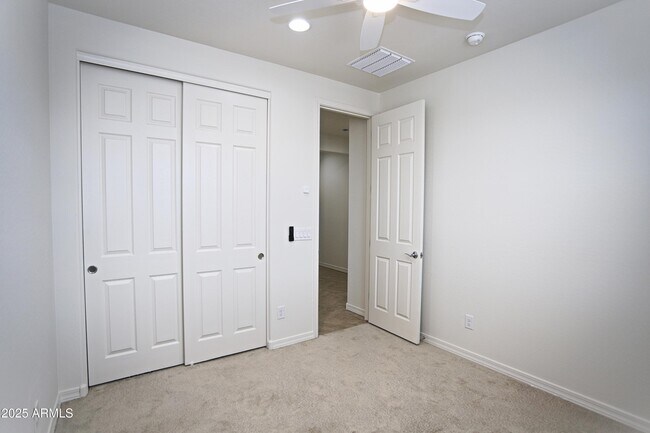 Building Photo - 831 W Finch Dr