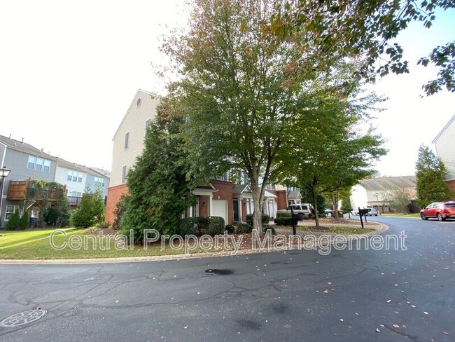 Building Photo - 17 Annacey Pl