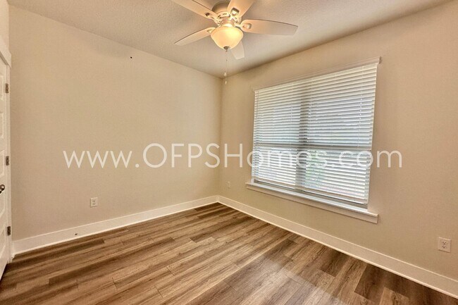 Building Photo - 7422 Stagecoach Rd