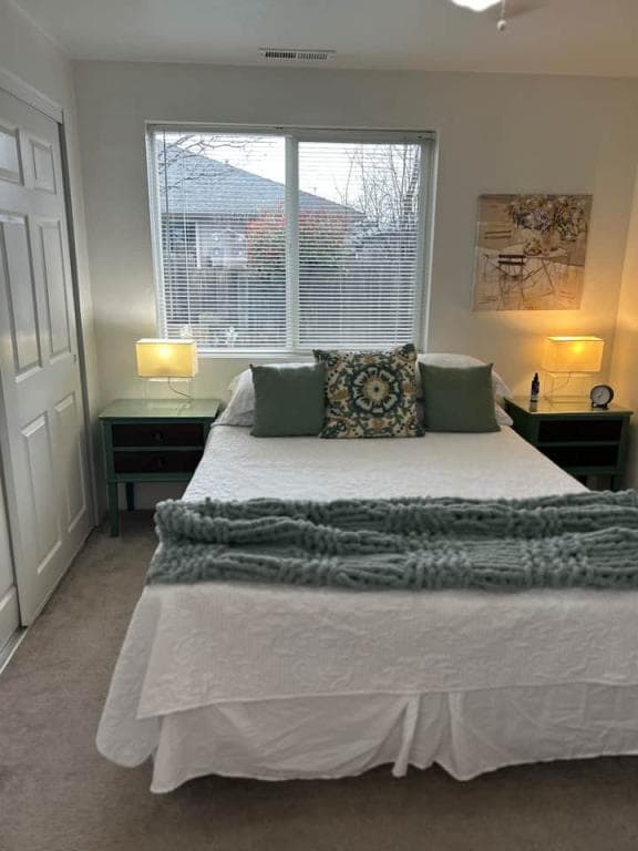 Building Photo - 563 Primrose Dr