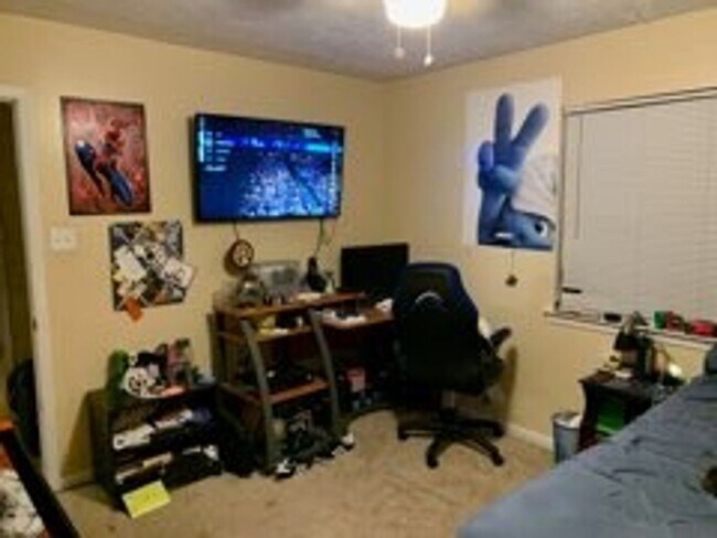 Building Photo - Bryan - 3 Bedroom - 2 Bath -1 vehicle garage - Fenced in back yard - House.