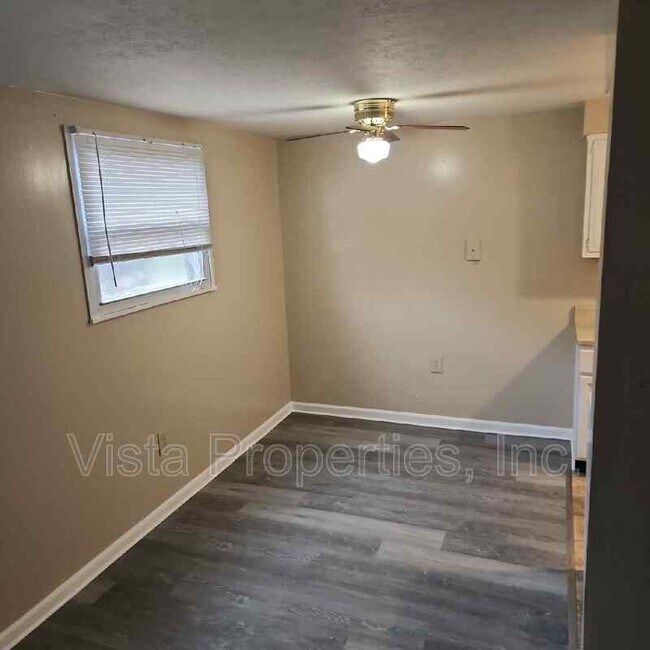 Building Photo - 4902 Saddlebrook Ln