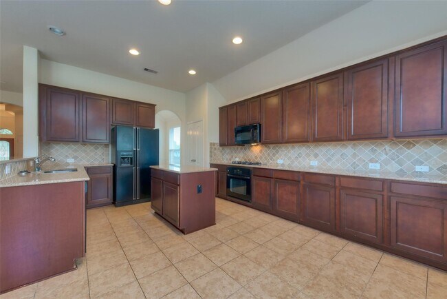 Building Photo - 6906 Patterson Dr