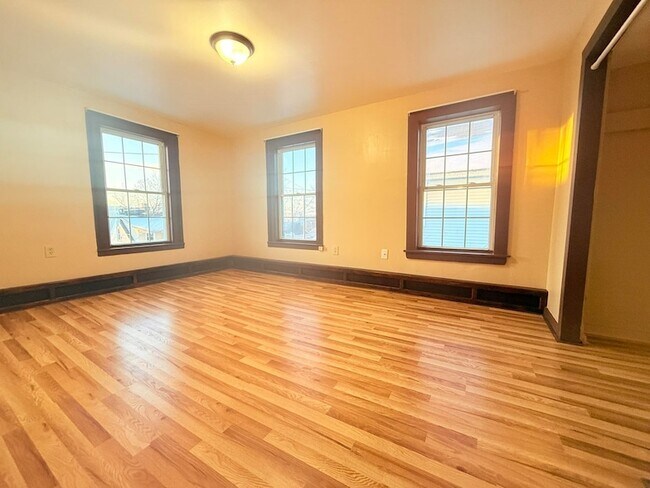 Building Photo - 60 High St