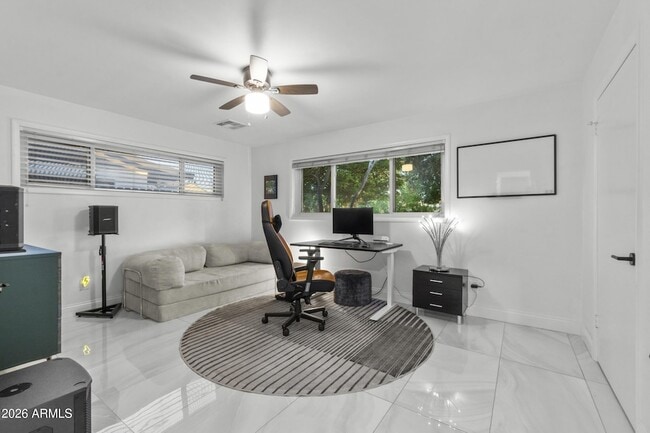 Building Photo - 3938 E Cheery Lynn Rd