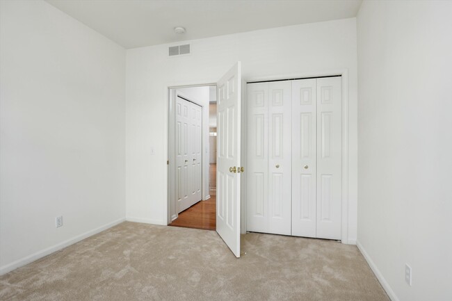 Building Photo - 3187 Camden Dr