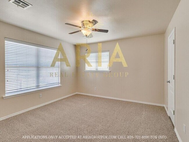 Building Photo - Spacious 2 Bed/1.5 Bath Norman Townhome Av...
