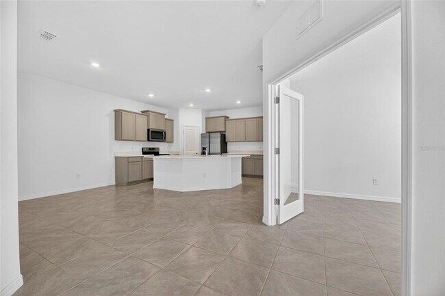 Building Photo - 2425 Bending Bonsai Dr