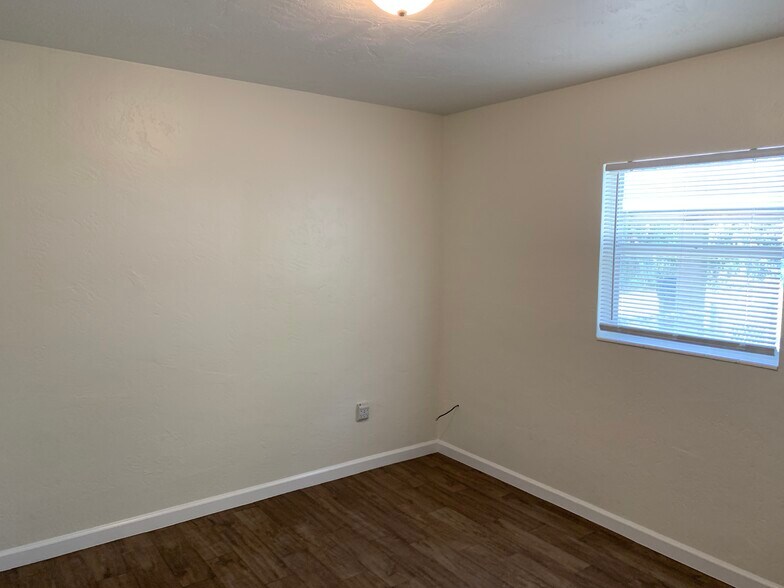 Building Photo - 127 E Kentucky Ave