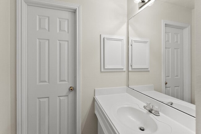 Building Photo - 18106 Castle Rain Dr