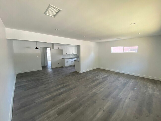 Building Photo - 150 N Roberto Ave