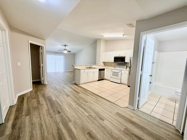 Building Photo - Charming 3BR/2BA Lehigh Acres Duplex with 1-Car Garage | Lawn Care & Salt Service Included
