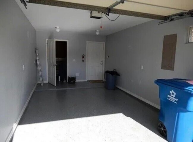 Building Photo - 508 Hi Cir W