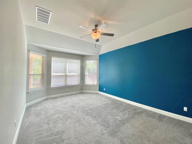 Building Photo - 2212 Laurel Arbor Dr
