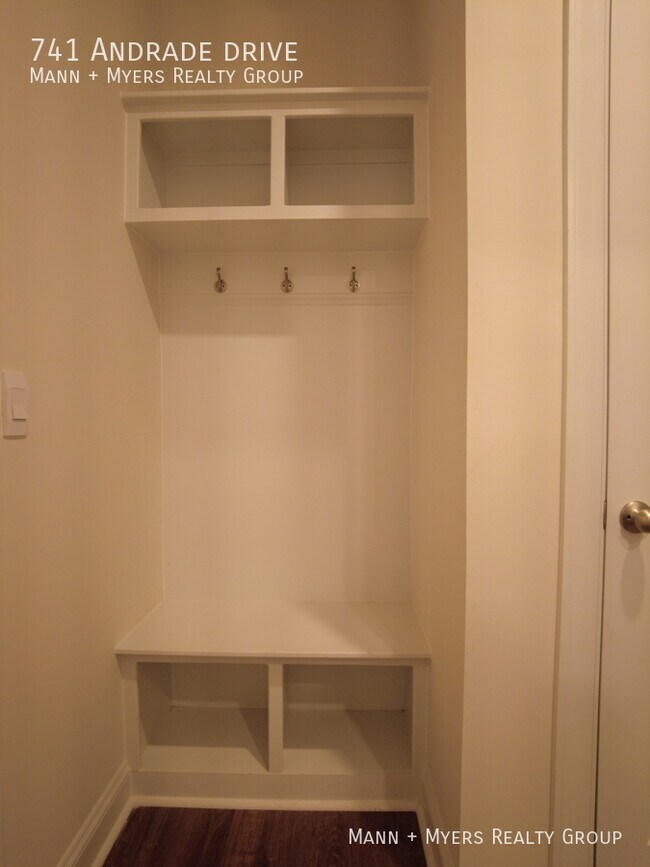 Building Photo - 741 Andrade Dr