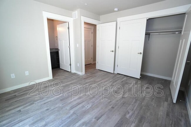 Building Photo - 435 2nd Ave N