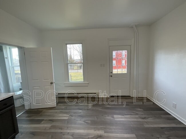 Building Photo - 124 Ann St