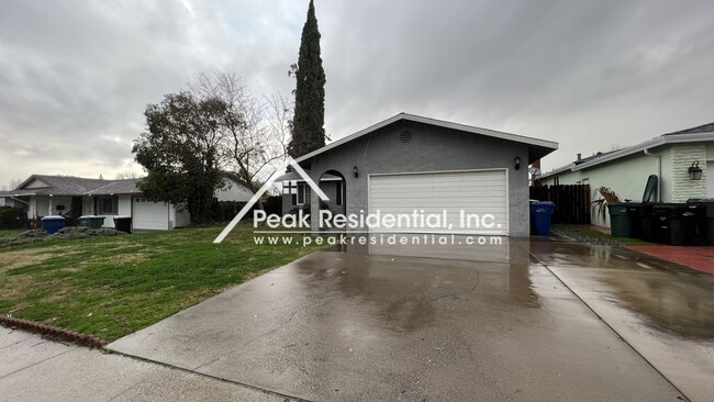 Building Photo - Very Nice Fair Oaks 3bd/2ba Home with 2 Ca...