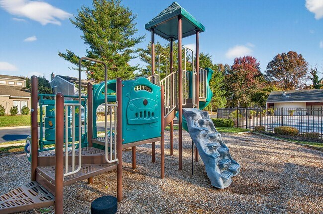 Building Photo - 14 Carol Ct