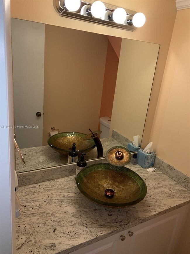 Building Photo - 11 Madrid Ln