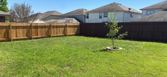 Building Photo - Gorgeous 4 bed/2.5 bath home in a great lo...