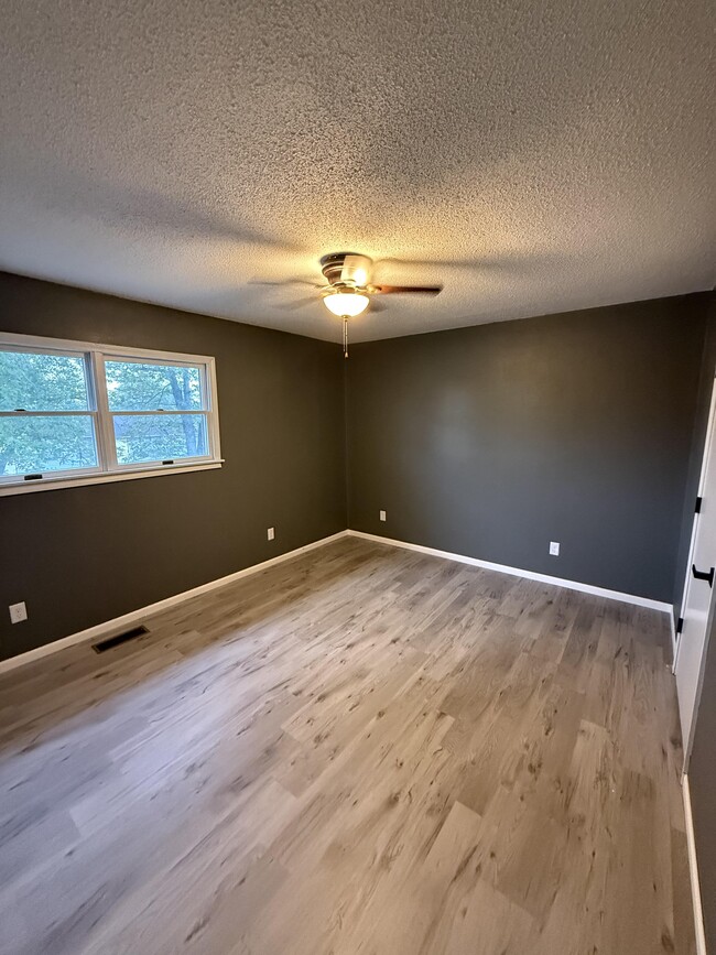 Building Photo - 14102 Southwind Dr