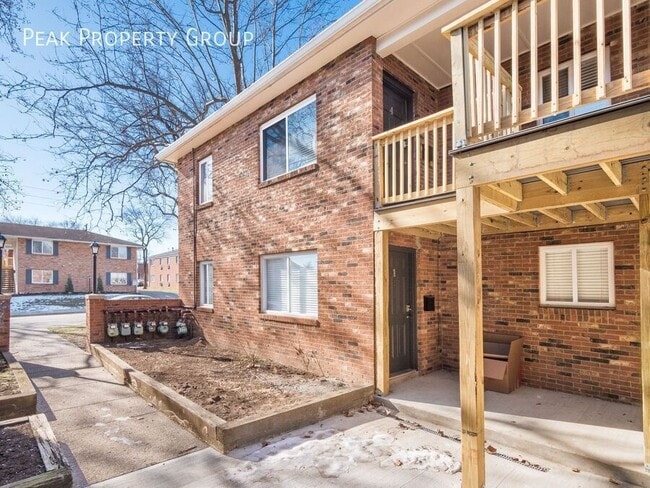 Building Photo - 620-622 Riverview Drive-2 Bedroom