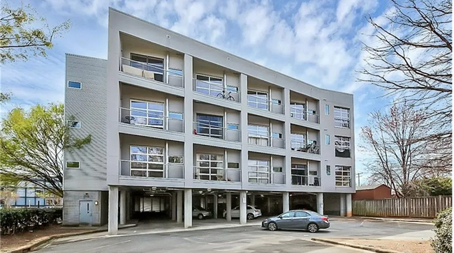 Building Photo - Adorable Studio Apartment in Plaza Midwood!!