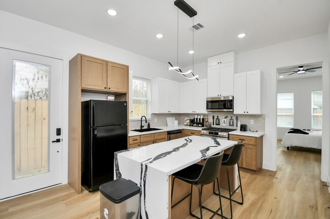 Building Photo - 7129 Sidney St