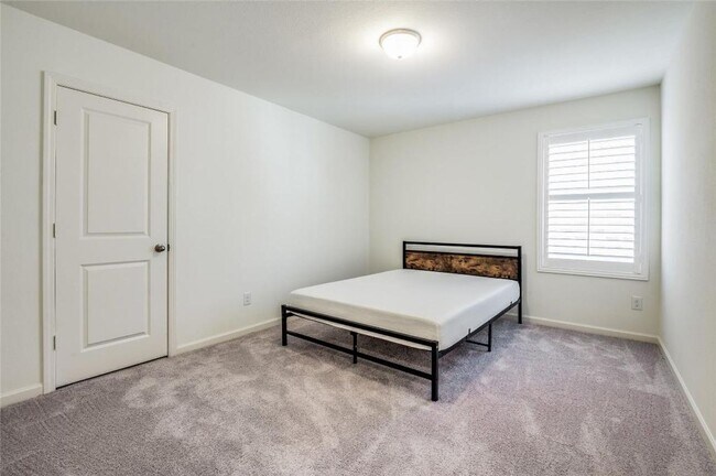 Building Photo - AVAILABLE NOW - Spacious 3-Bedroom Home in Monticello Park – 2 Living Areas, Granite Counters & L...