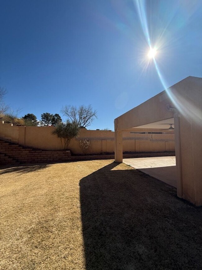 Building Photo - Beautiful NE Heights Neighborhood Executive style home with a Large back yard that has a full siz...