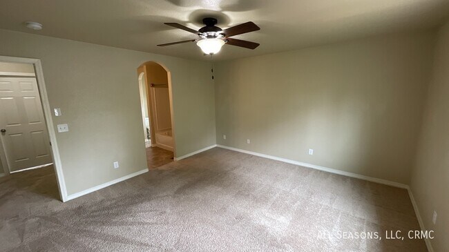 Building Photo - 4082 Creek Legend View