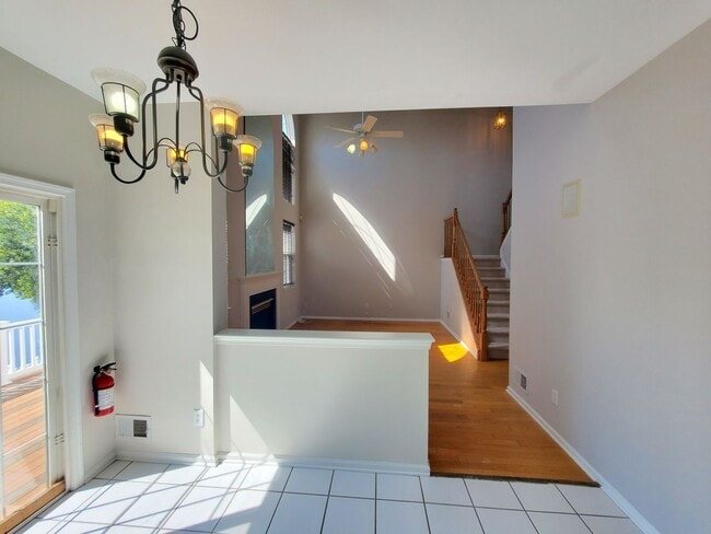 Building Photo - Waterfront! Spacious, updated, 4-bedroom &...