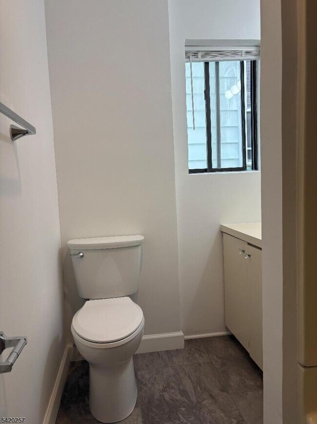 Building Photo - 161 Union Ave