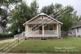 Building Photo - 804 Custer St