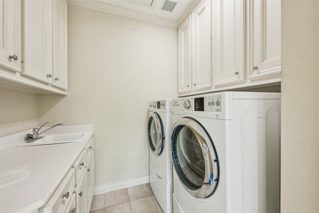 Building Photo - 4026 Villanova St