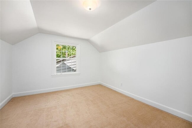 Building Photo - 2030 Sumter St NW
