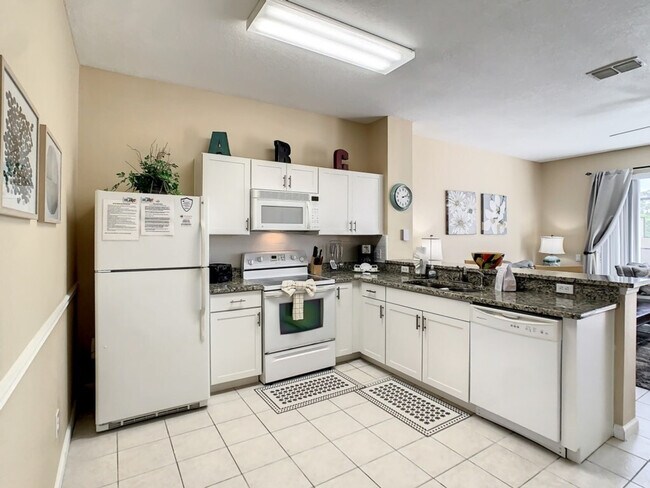 Building Photo - 2356 Silver Palm Dr