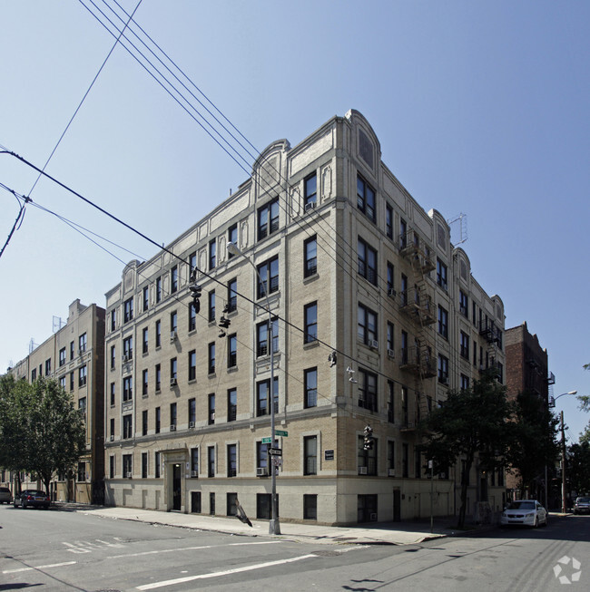 Primary Photo - 264 E 199th St
