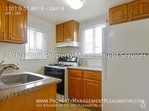 Building Photo - 4 bed/2 bath 1,477 sq ft Apartment Just Ou...