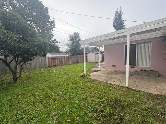 Building Photo - Charming 3 bedroom 2bath home available now!