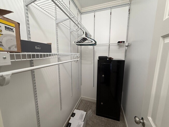 Building Photo - 3 Bedroom 2 Bath House in Lighthouse Point...