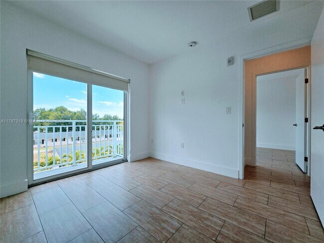 Building Photo - 6336 SW 27th St