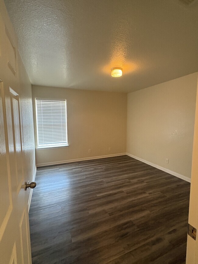 Building Photo - 1313 Cinch Dr