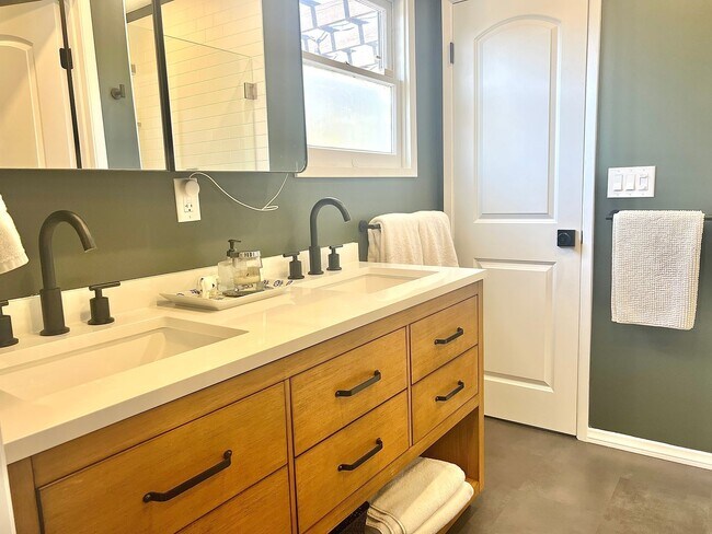Building Photo - North Park Gem: 4-Bedroom, 3-Bath Home with Lush Garden & Modern Comforts