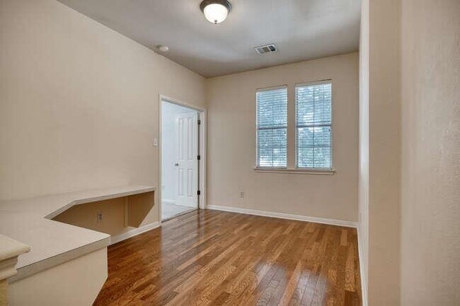 Building Photo - 8518 Cahill Dr