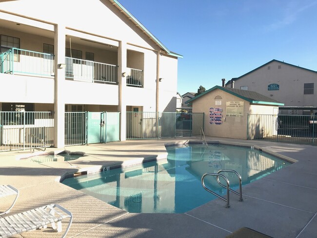 Building Photo - BEAUTIFUL  1 BED 1 BATH CONDO MINUTES FROM...