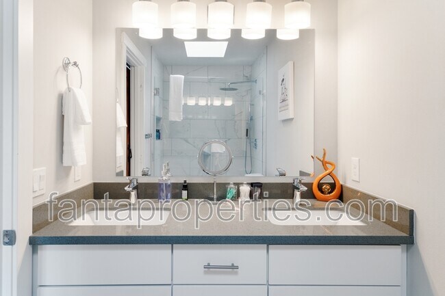 Building Photo - 10035 61st Ave S