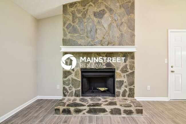Building Photo - 3 Bedroom Pet-Friendly Home in Lithonia, GA with Main Street Renewal